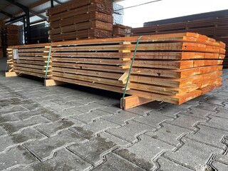 Ca. 60x Douglas Planken Fijnbezaagd, 18x200mm, lengte 300cm